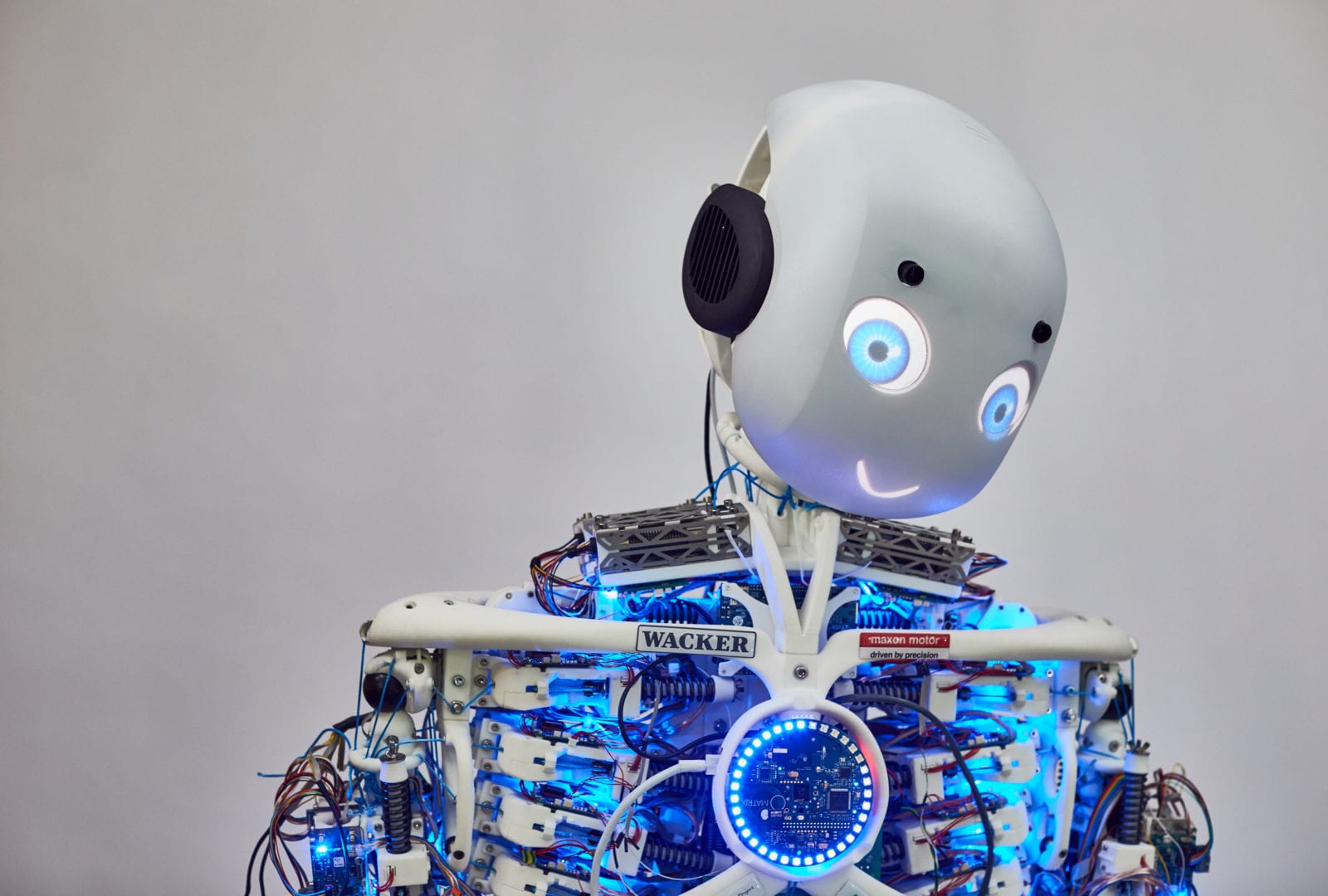 Rafael Hostettler und Soft-Robot Roboy &#8211; Künstliche Intelligenz auf neuem Niveau